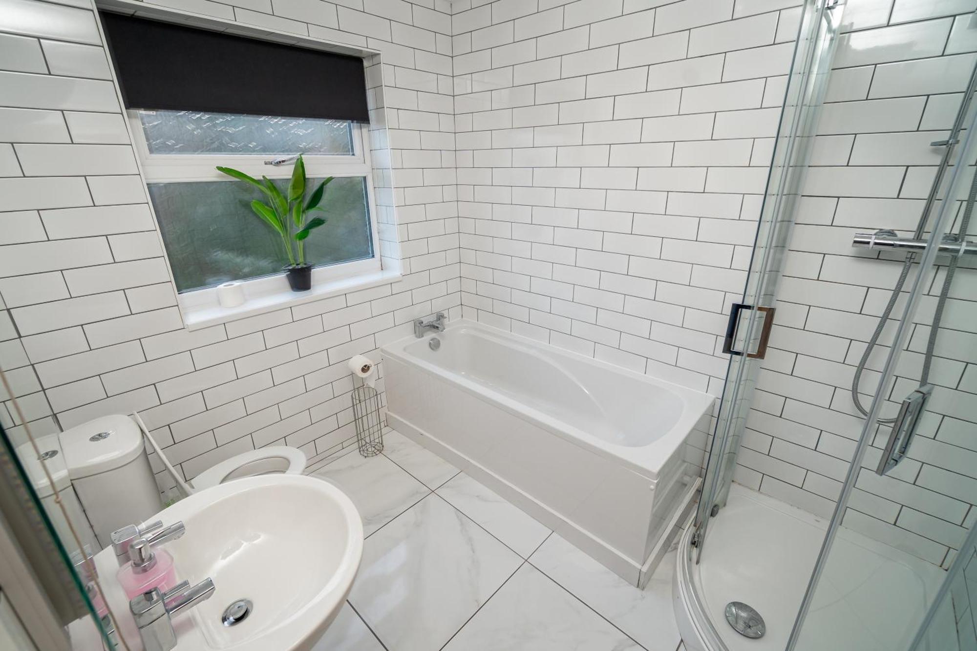 Spacious 3-Bed Near The City Centre سوانسي المظهر الخارجي الصورة