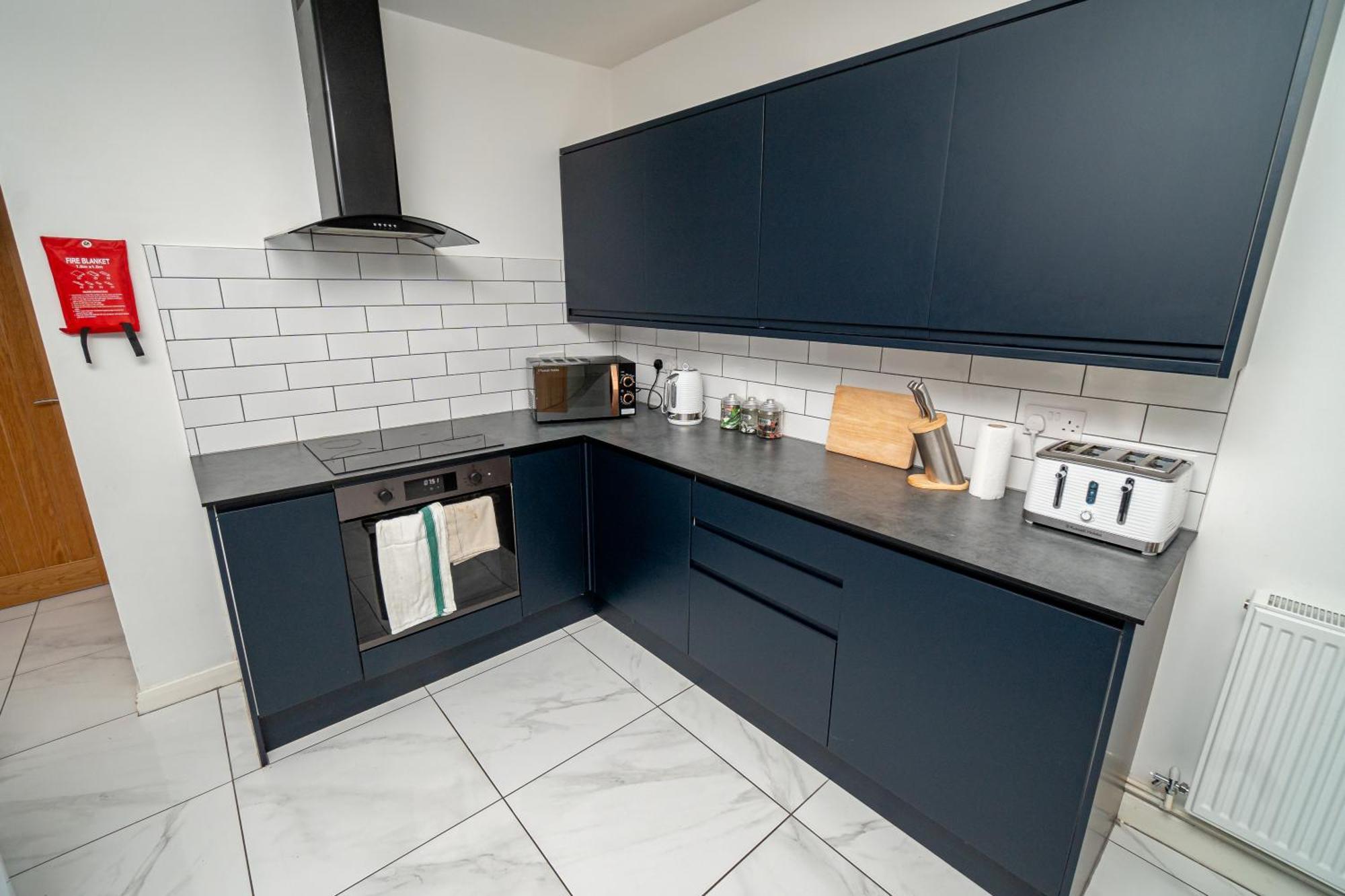 Spacious 3-Bed Near The City Centre سوانسي المظهر الخارجي الصورة